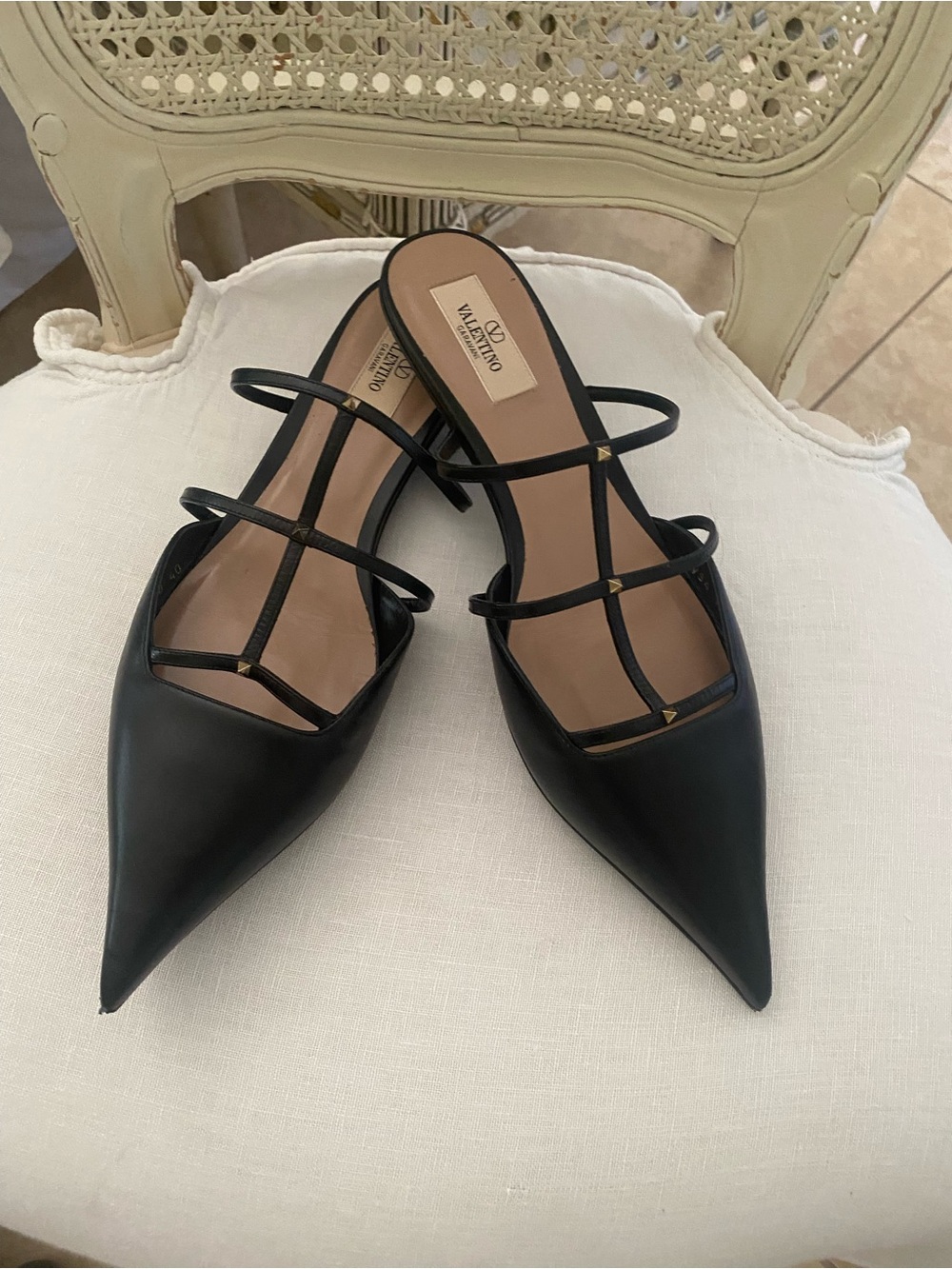 Valentino black pointed studded flats kitten heel size 10